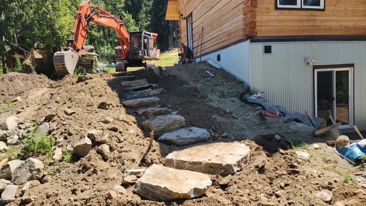 Trail Caterpillar excavator